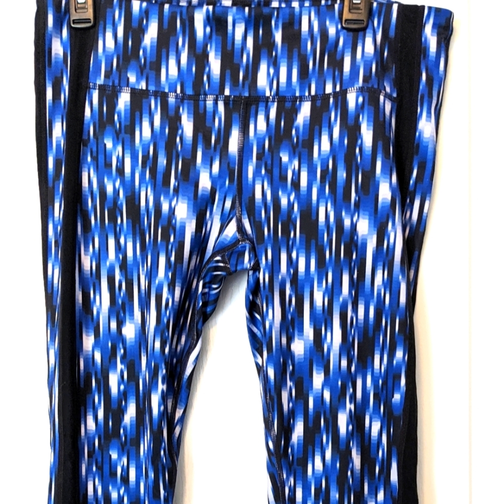 GAP Ladies Activewear pants, fun print! Zip pocket on back waist.